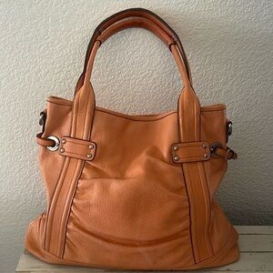 B Makowsky Peach Leather Shoulder Bag.